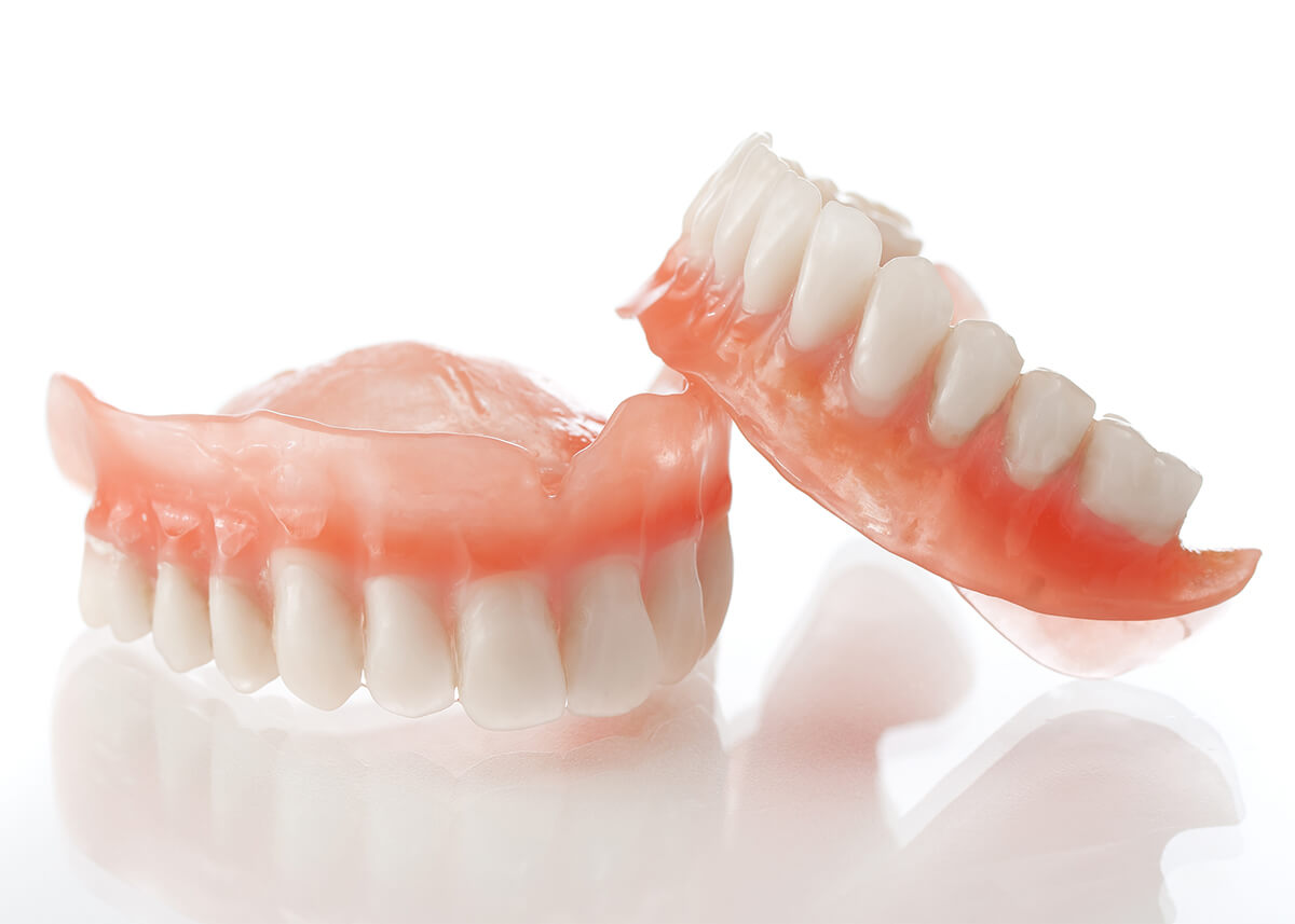 Natural-looking dentures